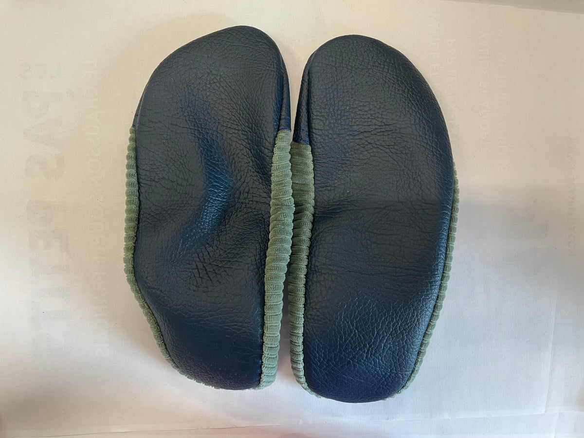 Les Petits Velours Gris Vert (à bouts de pied bleus) - 36
