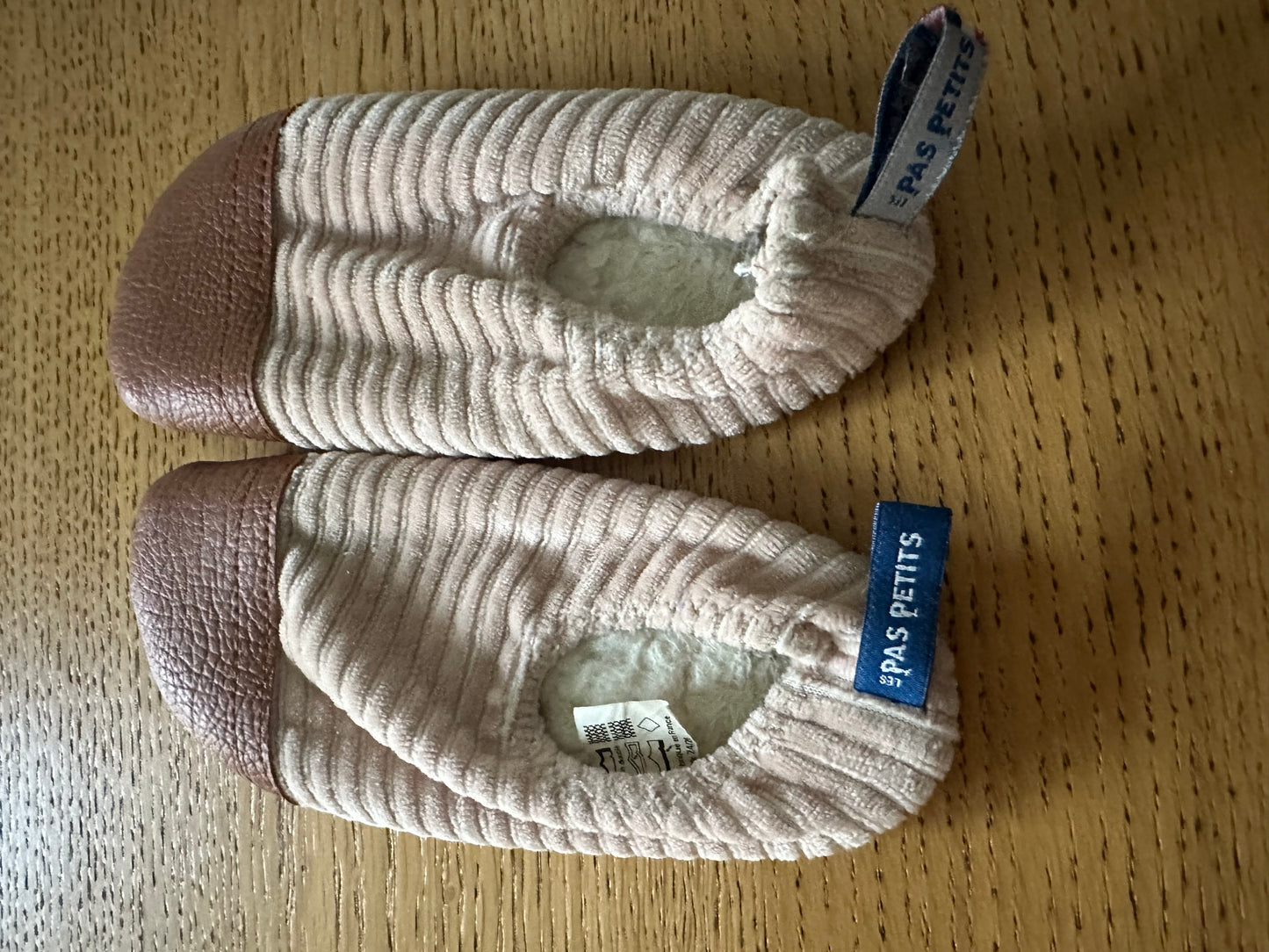 les petits pas velours rose pâle