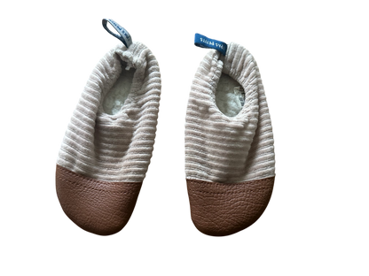 les petits pas velours rose pâle