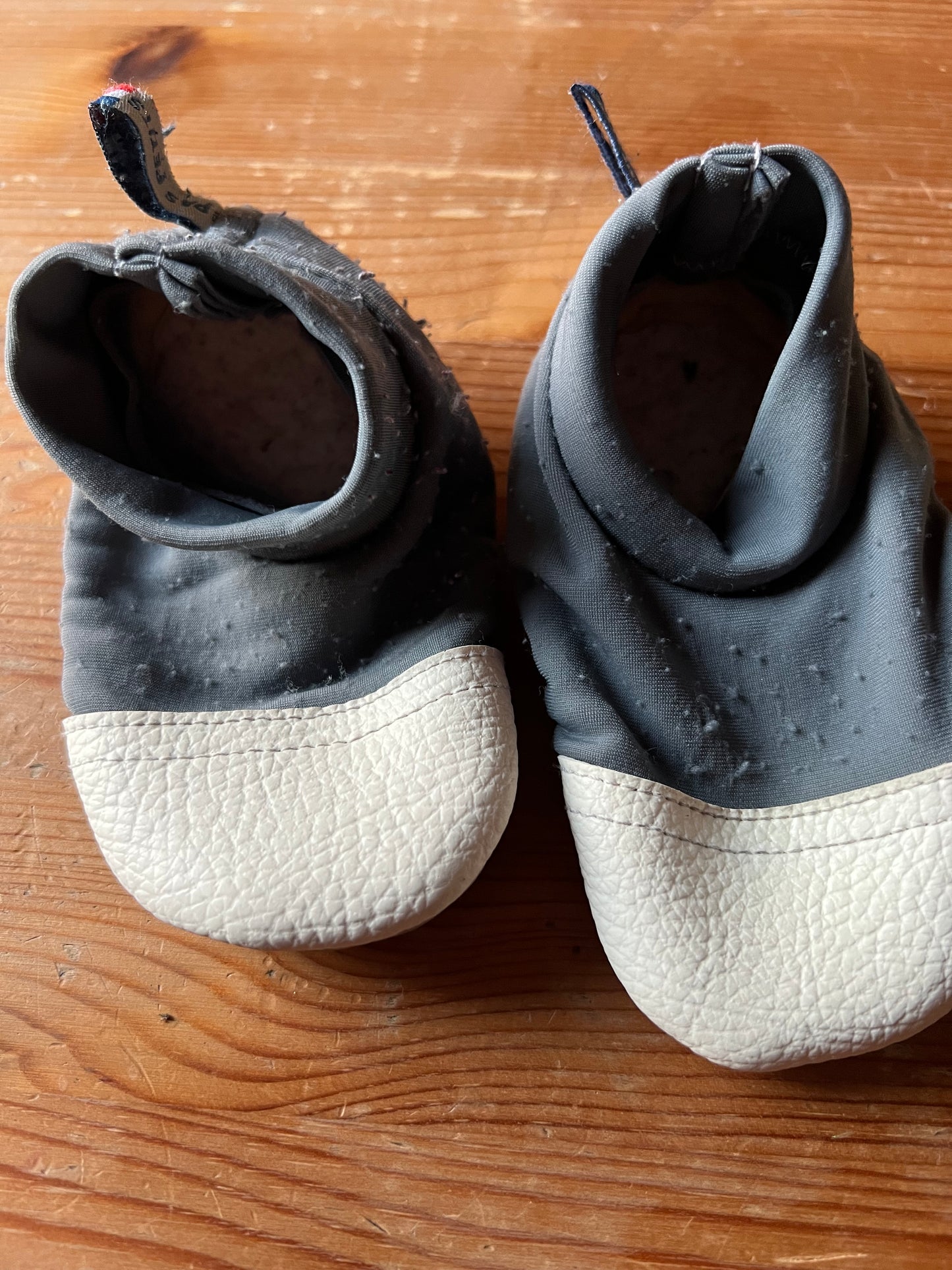 Les Petits Polaires Gris Souris