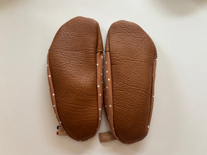 Les Petites Collerettes (à bouts de pieds marron)
