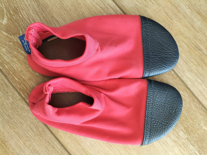 Chaussons fushia montant