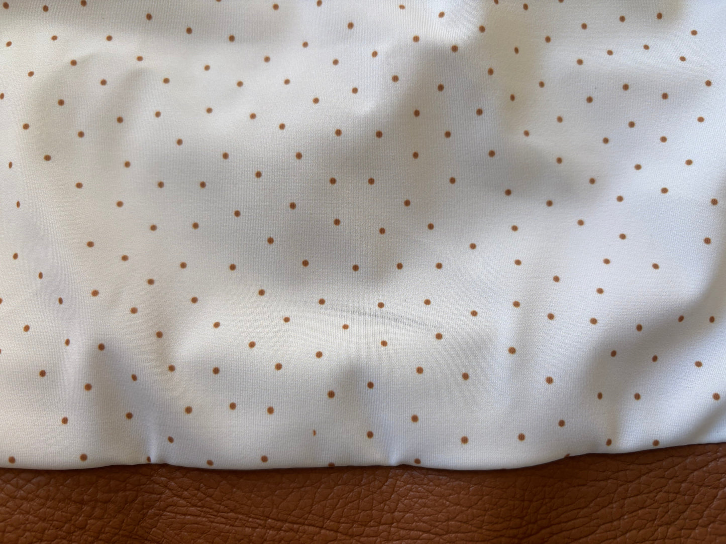 Les Petits Sacs Pois (Fond blanc avec pois marron)