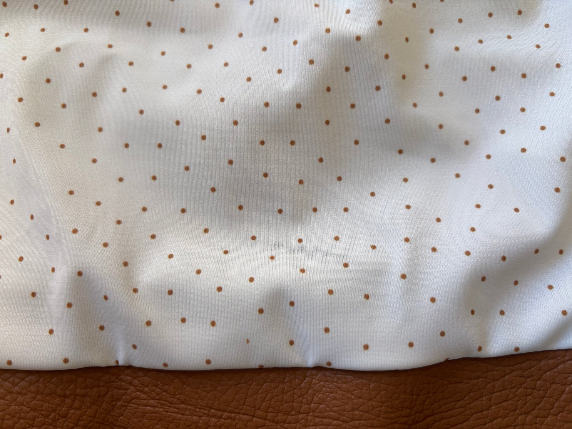 Les Petits Sacs Pois (Fond blanc avec pois marron)