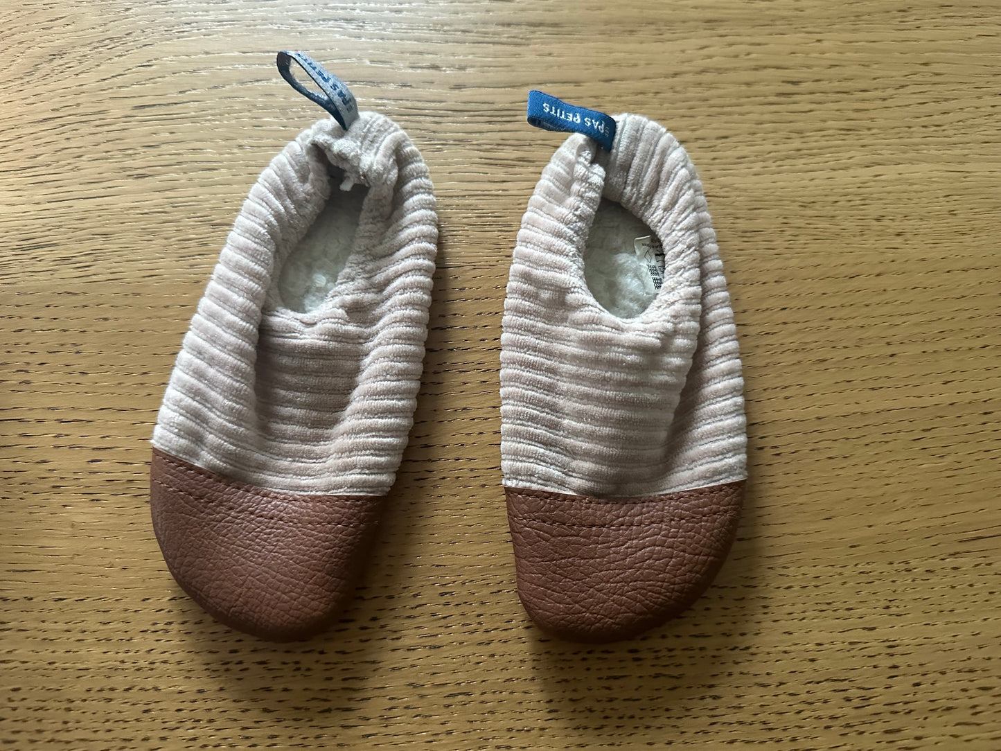 les petits pas velours rose pâle